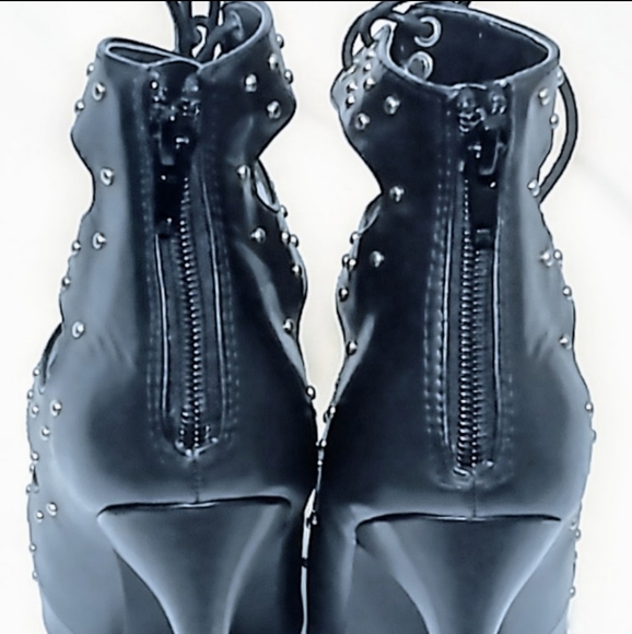 Sexy Black Heels - Picture 2 of 6